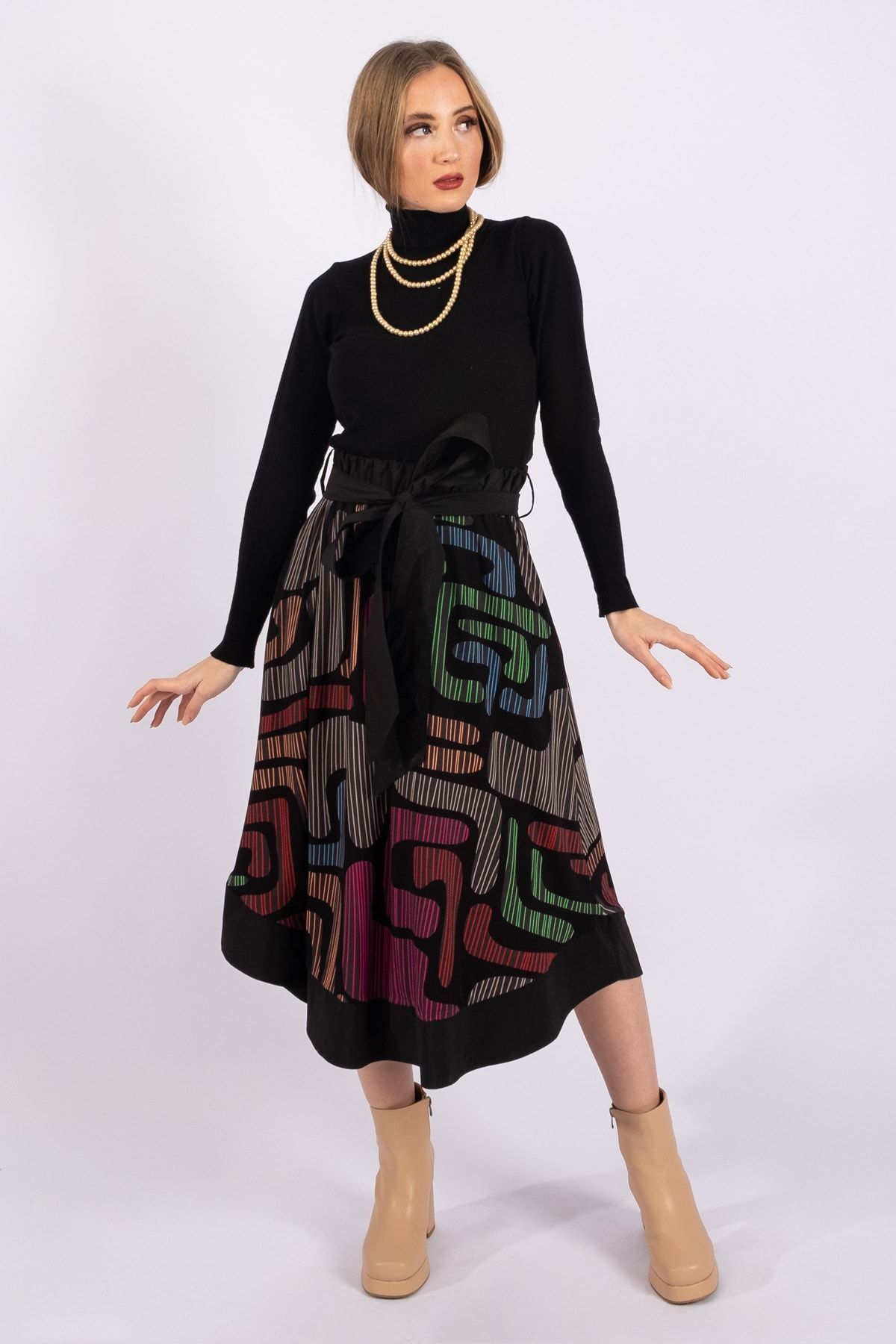 Kadın Digital Baskılı Etek Ucu Ve Kemer Paraşüt Kumaş Pervazlı Cepli Beli Lastikli Kuşaklı Etek Siyah - L