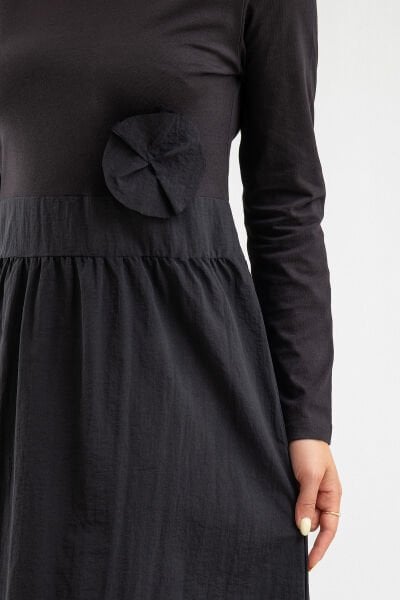 Bold&Young Kadın Cepli Çiçek Desenli Etek Ucu Büzgülü Likralı Pamuklu Elbise Siyah - 3XL