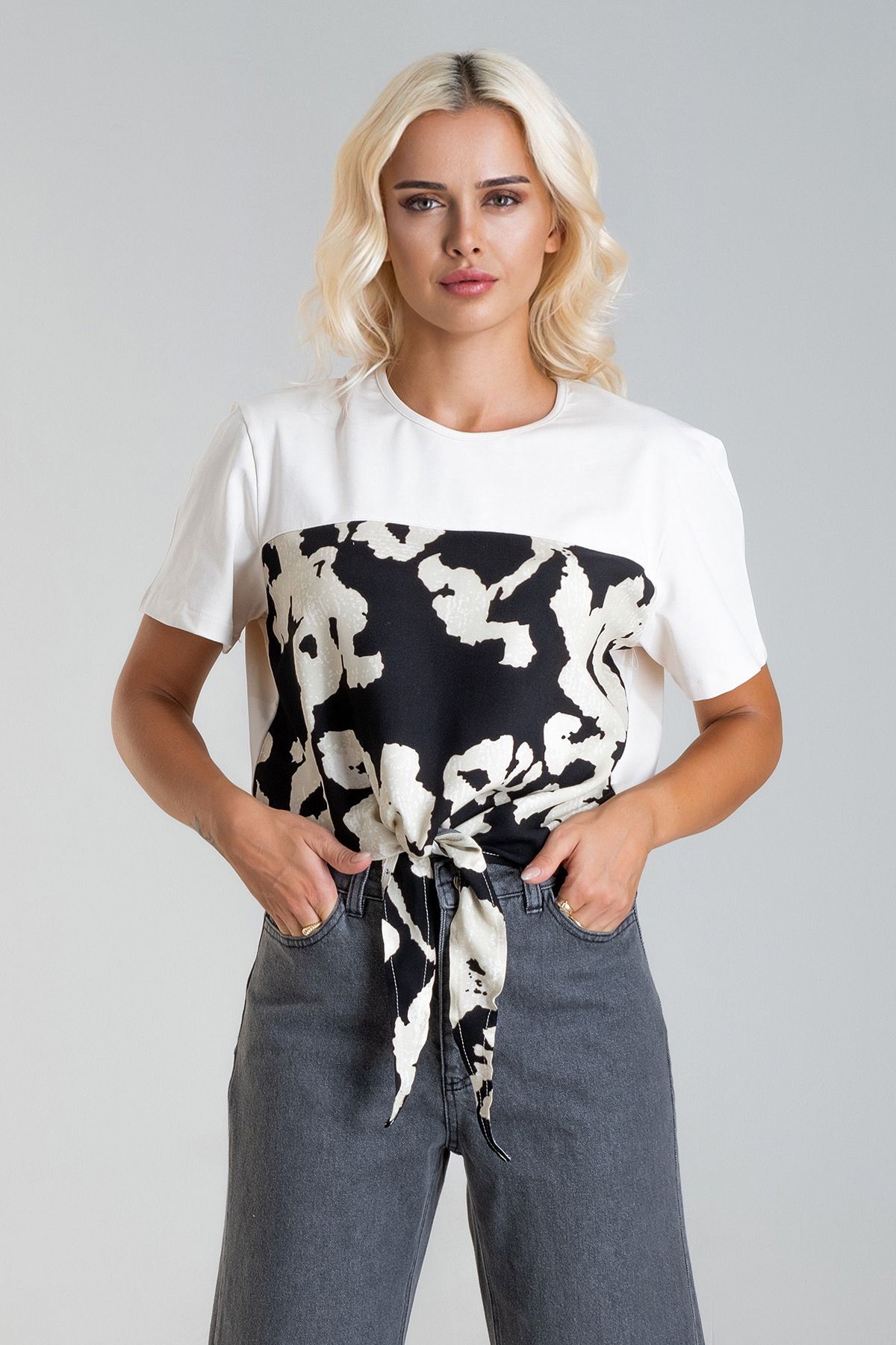 Kadın Bağlamalı Baskılı Viskon Kombinli Likralı Örme Kumaş Sıfır Yaka Tshirt M - ekru -siyah ekru baskı