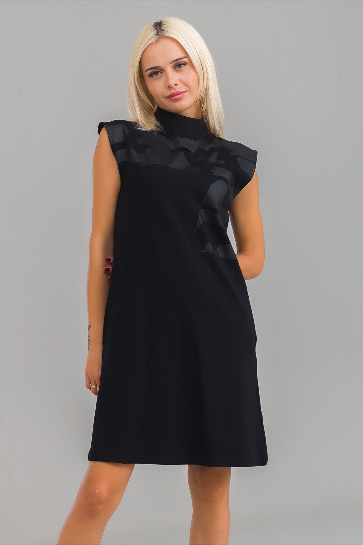 Kadın Siyah Renk Suni Deri Kombinli Pamuk Likralı Kolsuz Dik Yakalı Cepli Elbise siyah kamuflaj baskılı - XL