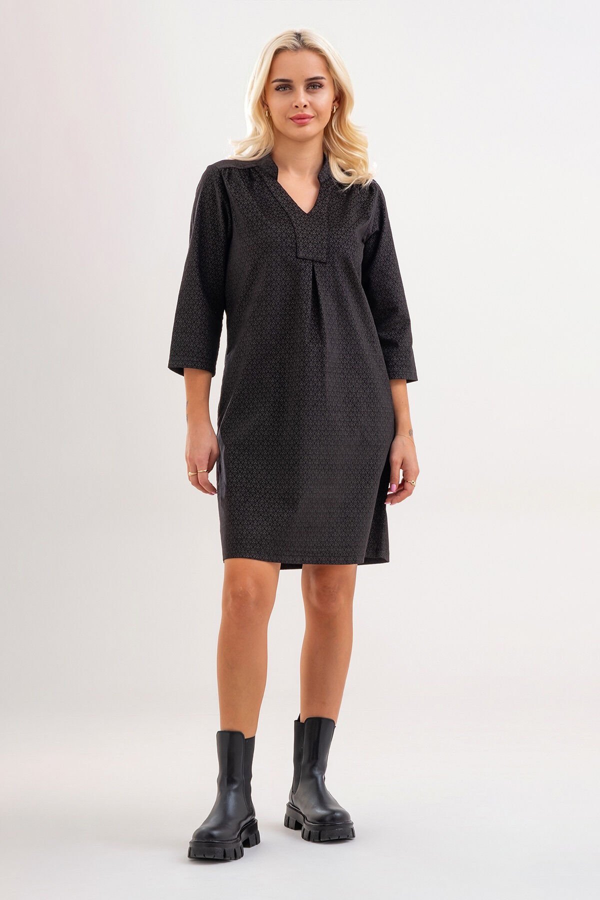 Bold & Young Kadın Siyah Kadife Desenli Elbise – V Yaka, 3/4 Kol, Günlük Şık Model 2XL