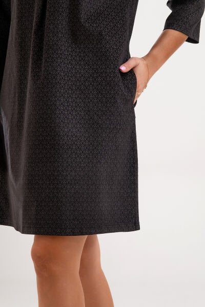 Bold & Young Kadın Siyah Kadife Desenli Elbise – V Yaka, 3/4 Kol, Günlük Şık Model 2XL