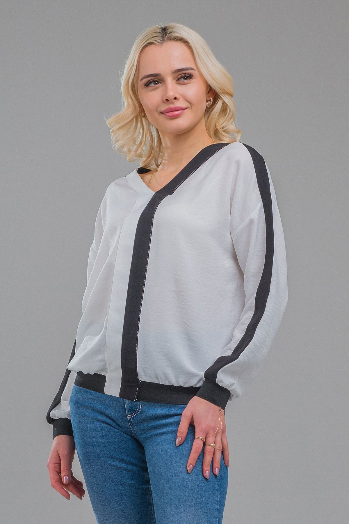 Kadın V Yaka Beyaz Siyah ,Kombinli Kol ve Etek Ucu Lastikli Aerobin  Kumaş Bluz Beyaz - S