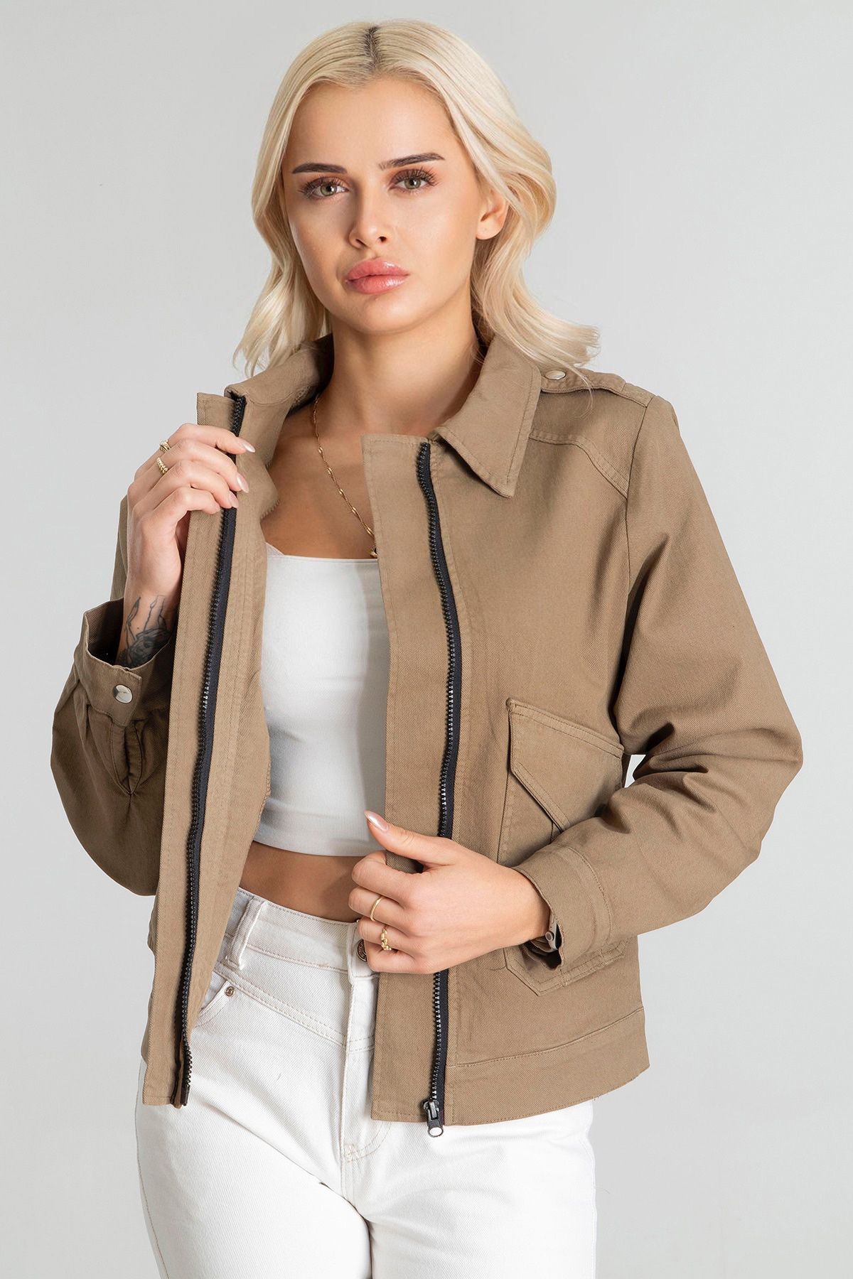 Kadın Pamuk Likralı Kumaş Fermuarlı Kapaklı Cepli  Ceket Haki - S