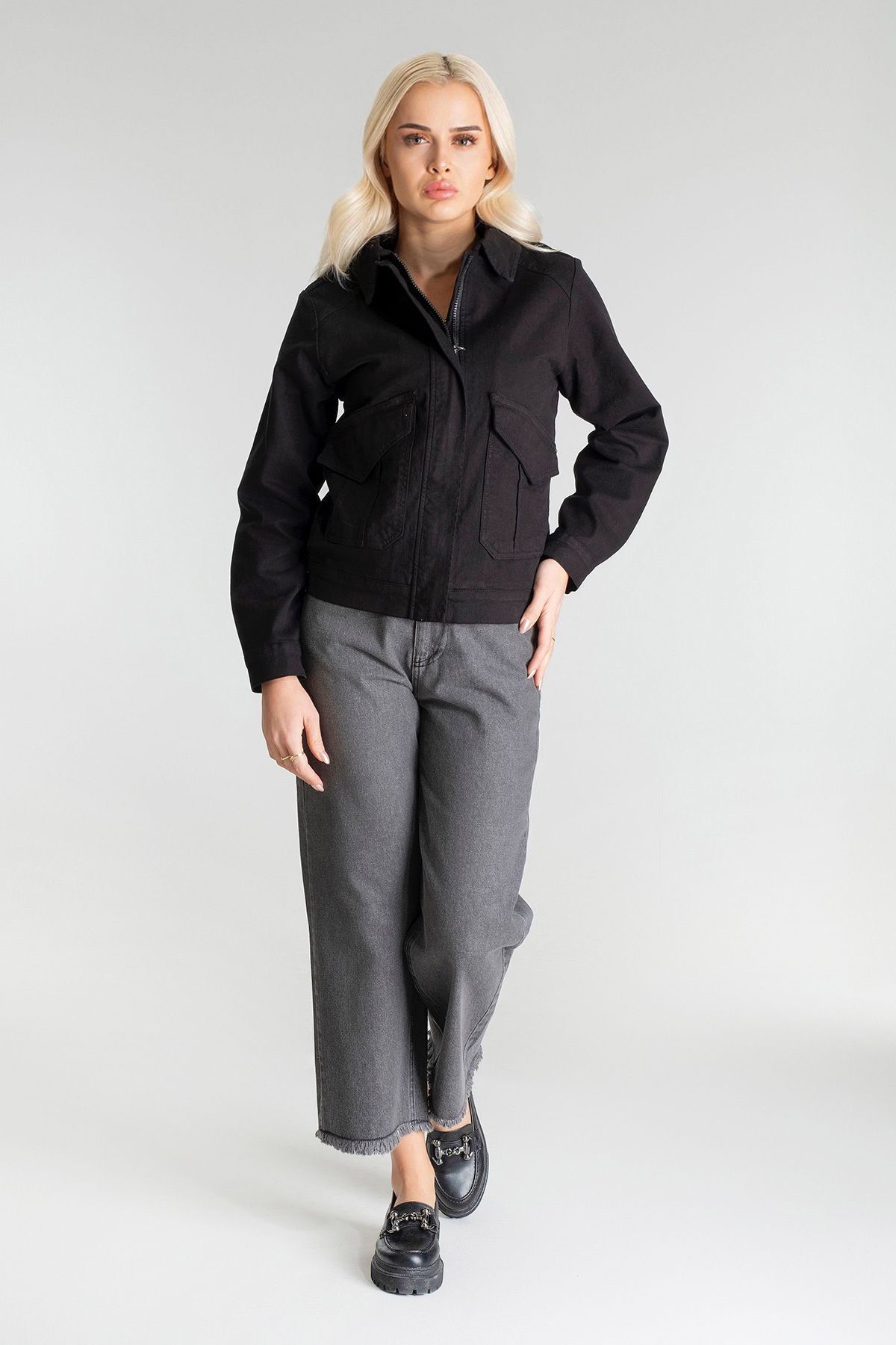 Kadın Pamuk Likralı Kumaş Fermuarlı Kapaklı Cepli  Ceket Siyah - S