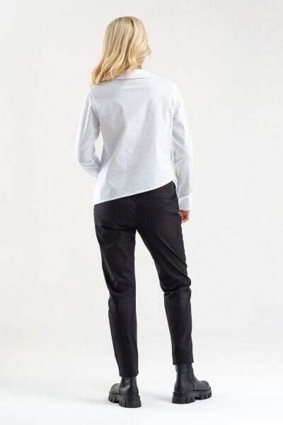 Bold & Young Kadın Manşetli Asimetrik Bebe Yaka  Likrali Pamuklu Bluz Beyaz - 3XL