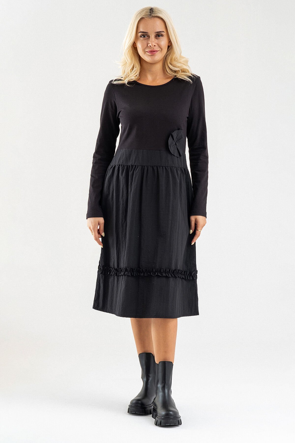 Bold&Young Kadın Cepli Çiçek Desenli Etek Ucu Büzgülü Likralı Pamuklu Elbise Siyah - 3XL