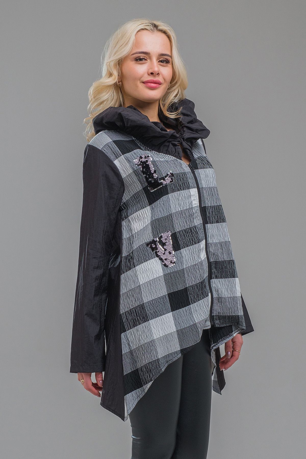 Kadın Siyah Renk Büzgülü Yakalı Nakışlı Gofre Kumaş Kombinli Paraşüt Ceket L - Siyah